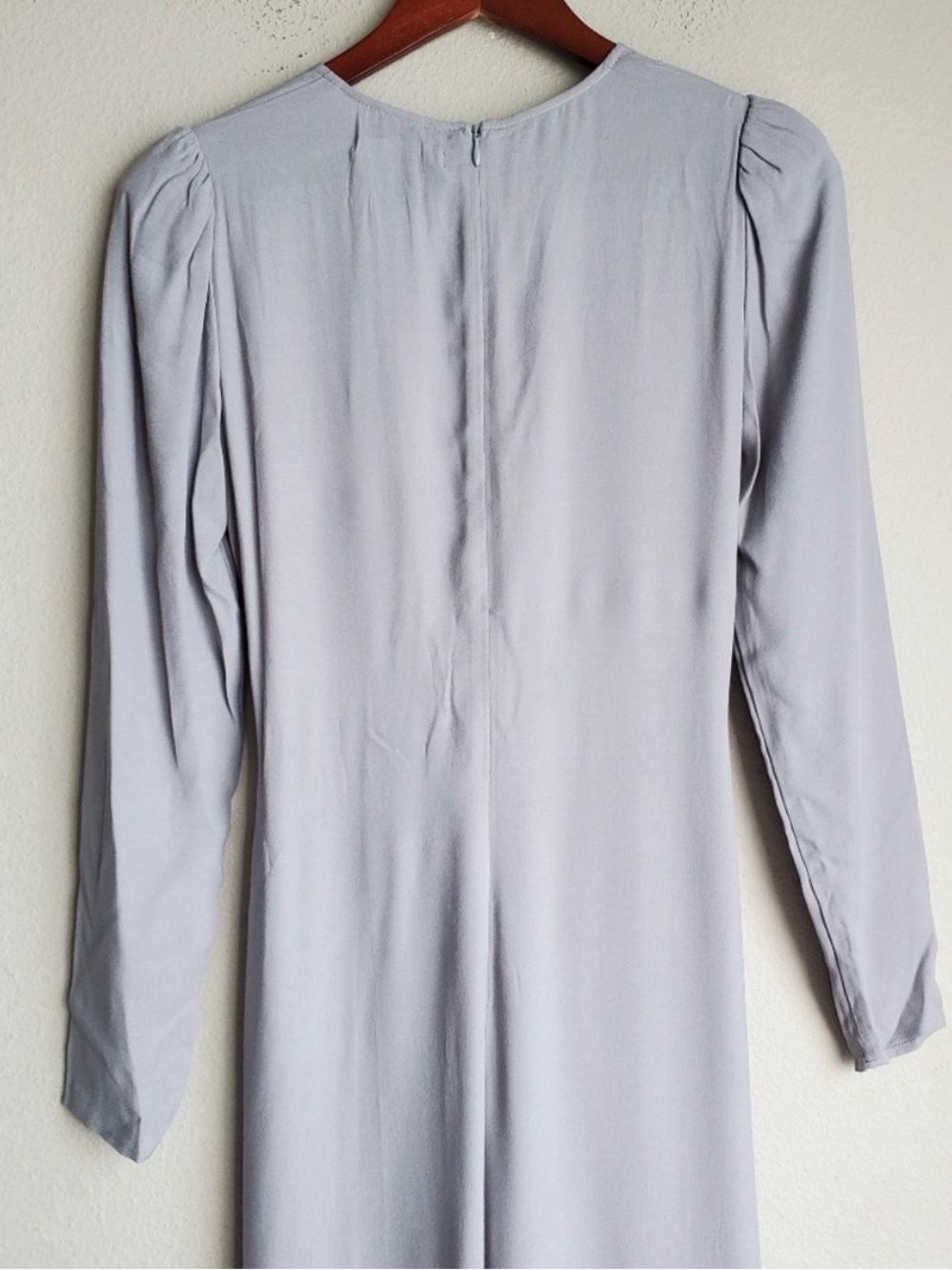 Reformation Gatsby Maxi Dress Fog Gray Twist Front Long Sleeve Size 2 NWT - Picture 3 of 7